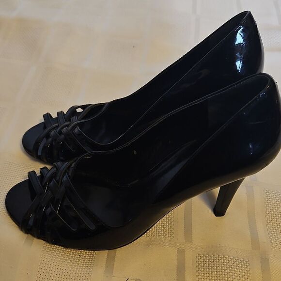 Elegant Black Women's Heels - Picture 15 of 16